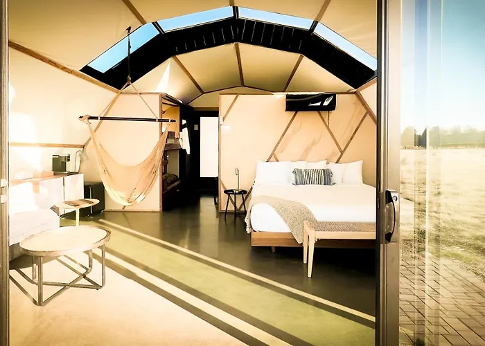 Backland Luxury Nature Williams